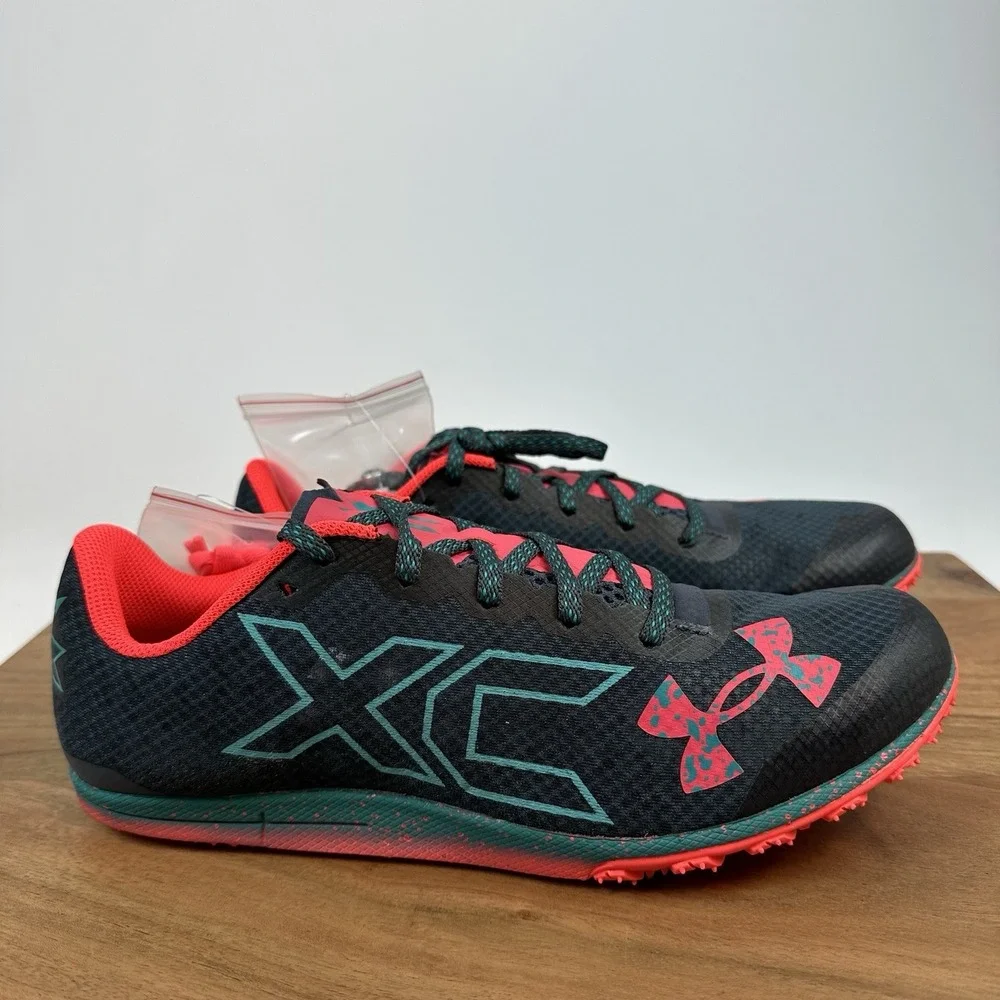 New NIB Mens Under Armour Brigade XC Low Spiked Track‎ Shoes Sneakers Size 8.5 M